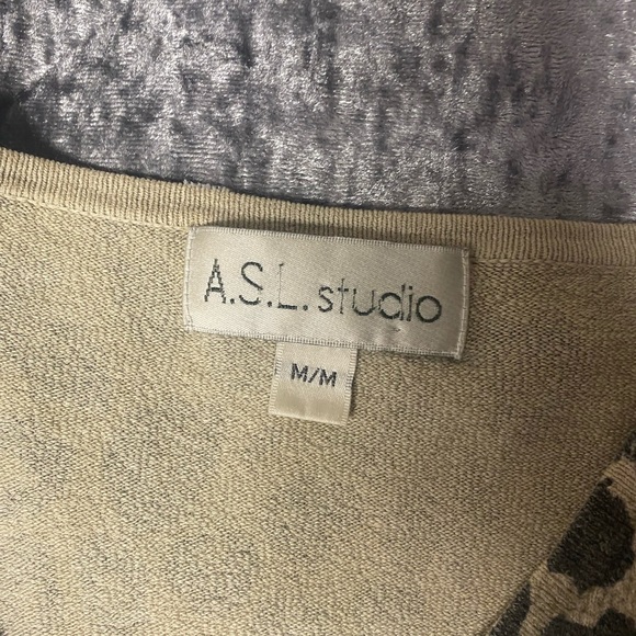 Leopard print 3/4 Sleeve Top - Picture 2 of 2